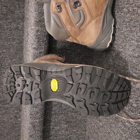 Hiking boots - Picture 4 of 5